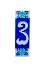 Sapphire Rose | Numéro de porte en céramique avec cadre – 4,7 cm x 15 cm (1,85 po x 5,91 po)