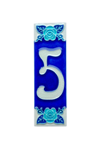 Sapphire Rose | Numéro de porte en céramique avec cadre – 4,7 cm x 15 cm (1,85 po x 5,91 po)